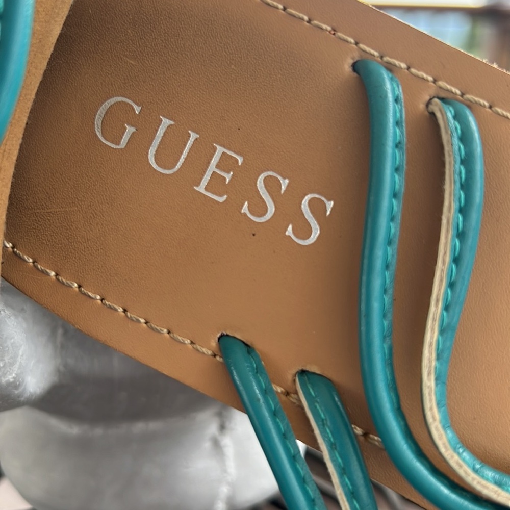 🦋 3/$13 🦋Guess Sandals - Picture 3 of 9